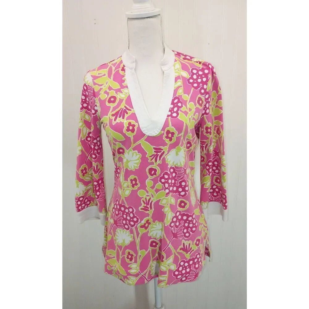 Lilly Pulitzer pink white v-neck shirt size extra small